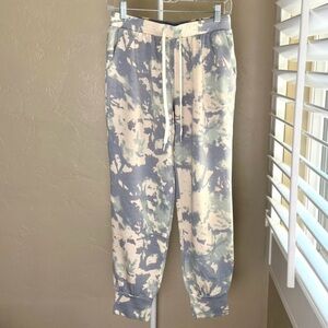 Women’s BKE Tie Dye Cozy Joggers Sweatpants Small Light Blue and Cream
